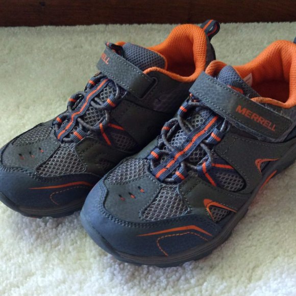 boys hiking sneakers